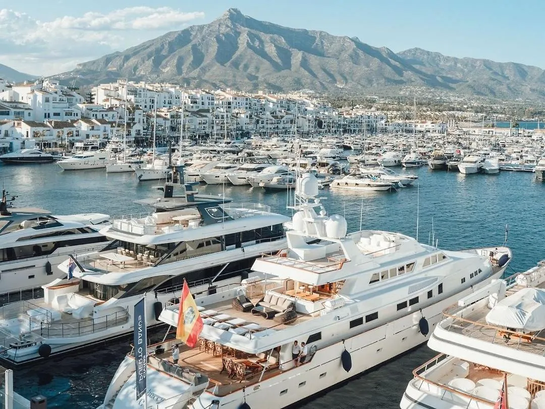 Sea Front Apartment In Puerto Banus Marbella
