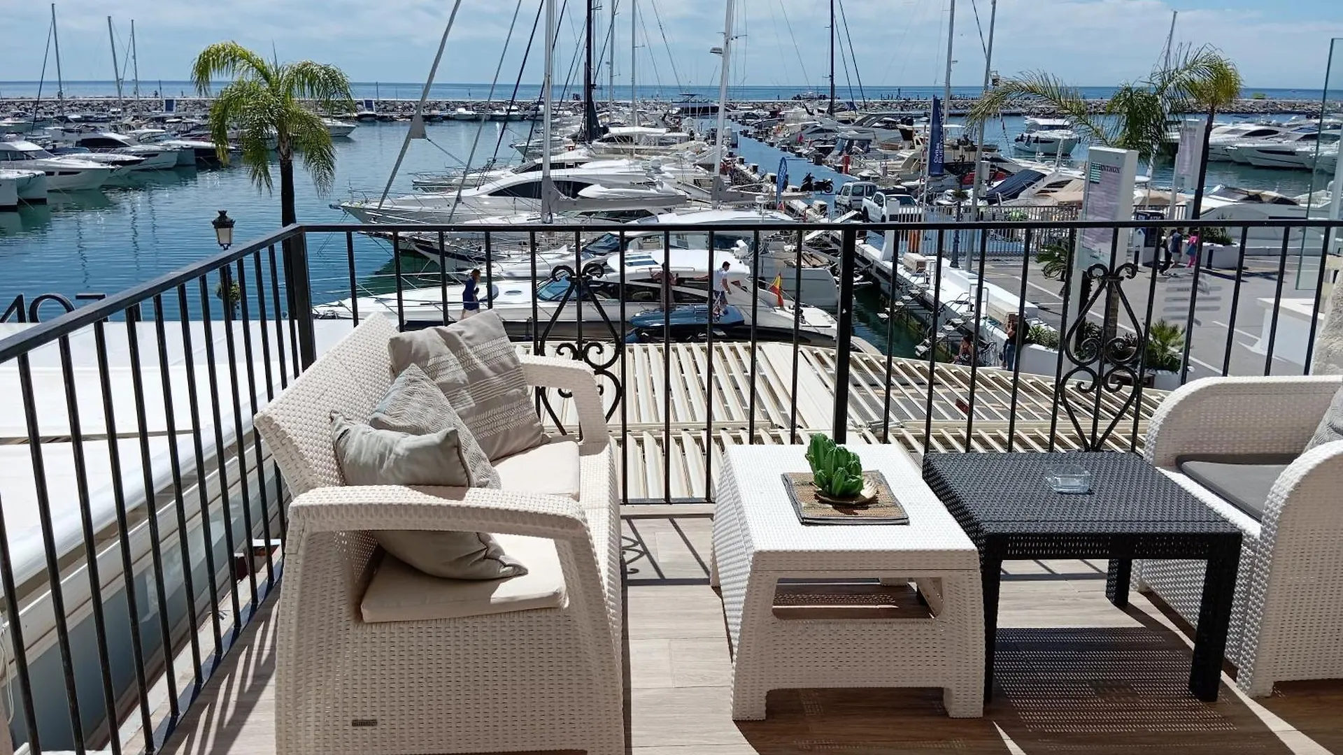 Sea Front Apartment In Puerto Banus Marbella